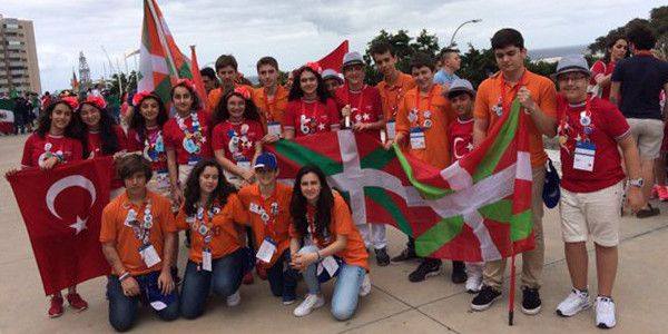 En la fotografía Overclock Taldea en Tenerife con un equipo de Turquía