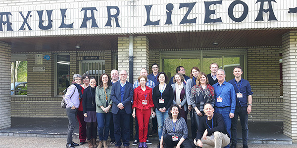 Un grupo de profesores de la European Association of History Educators visita Axular Lizeoa