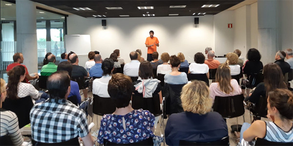 Asier de la Iglesia con el claustro de profesores