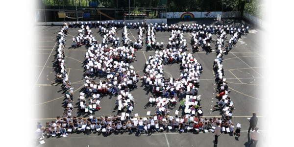 Mosaico humano por el 50 aniversario