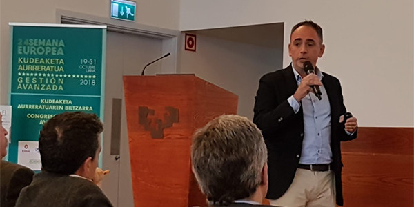 Nuestro director en la jornada de Euskalit