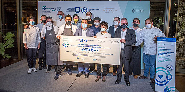 Axular en la cena solidaria a favor del Banco de Alimentos